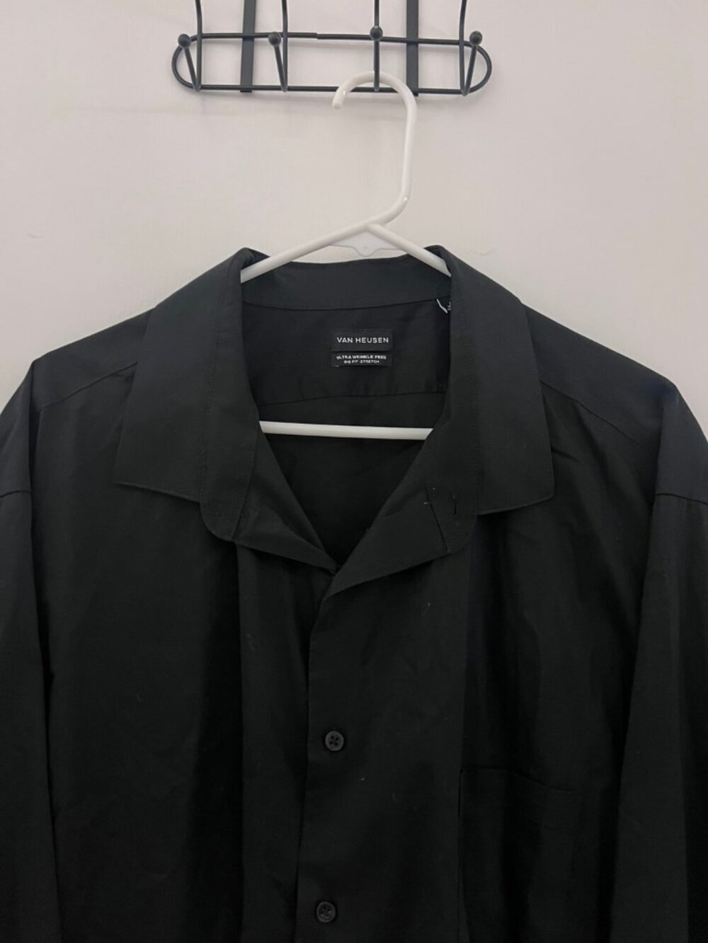Van Heusen Men’s Black Dress Shirt Big Fit Stretch Ultra Wrinkle Free 20 36/37 - Picture 2 of 5